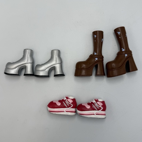Vintage Bratz Doll 1st Edition Shoes Lot of 3 Boots Sneakers Silver Red Brown - Picture 5 of 12